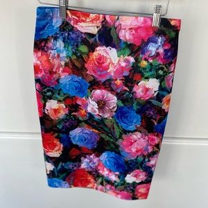 Express vibrant floral pencil skirt
